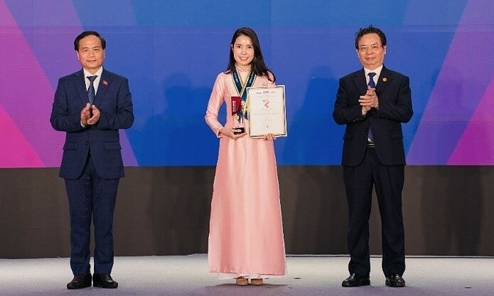 Văn Phú vào top 10 thương hiệu uy tín