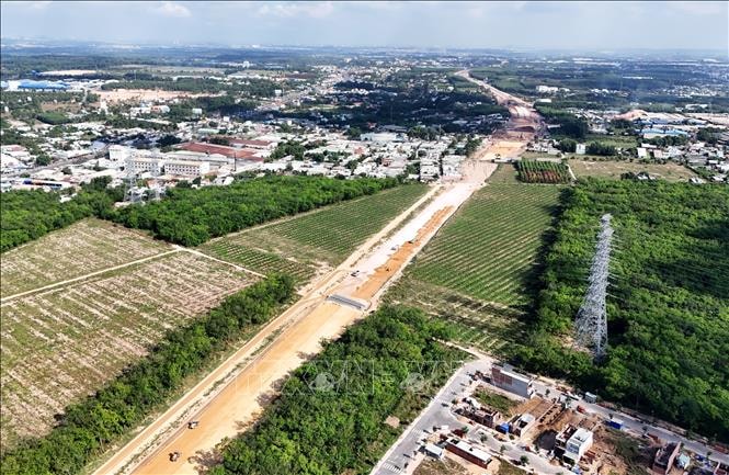 Giải ngân vốn đầu tư công đạt 50% kế hoạch, tăng trưởng tích cực giữa khó khăn