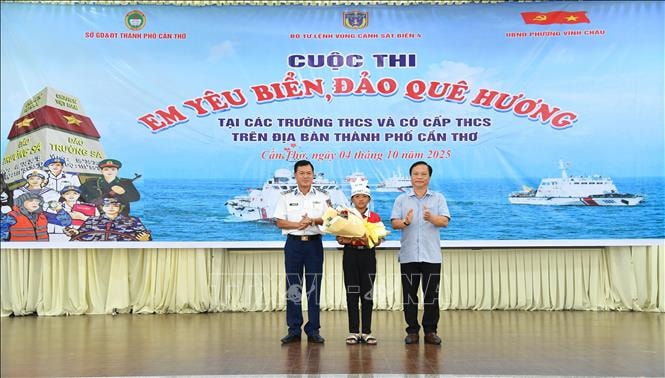 Cảnh sát biển tổ chức nhiều hoạt động thiết thực cho ngư dân vùng ven biển