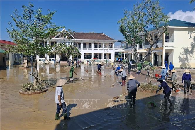 Hà Tĩnh: Gấp rút khắc phục hậu quả bão lũ, sớm đưa học sinh trở lại trường học