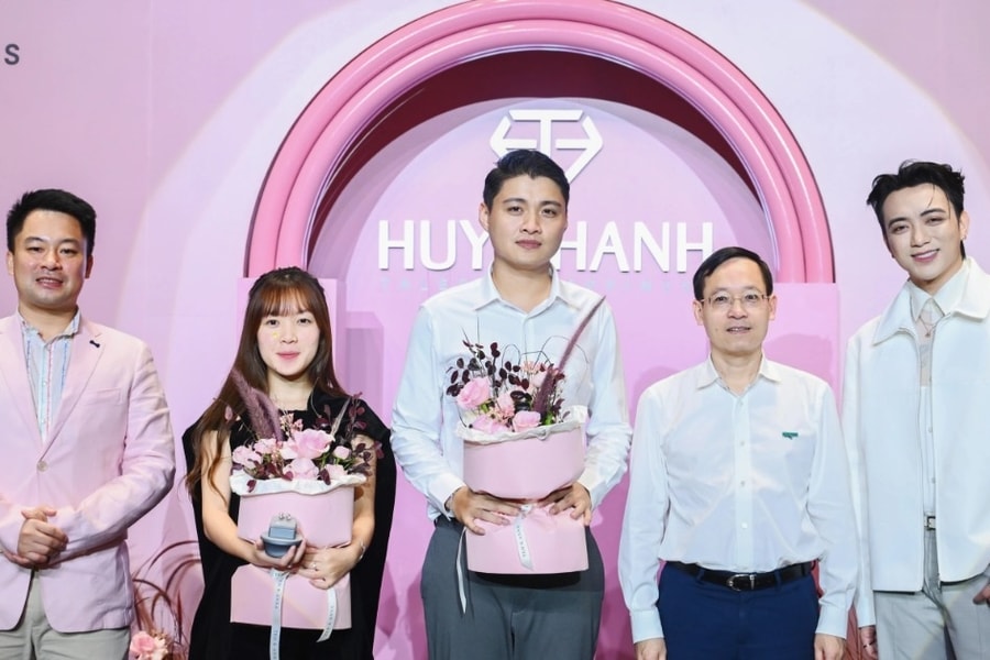 Đấu giá trang sức gây quỹ xây dựng Điểm trường Huổi Quang 1