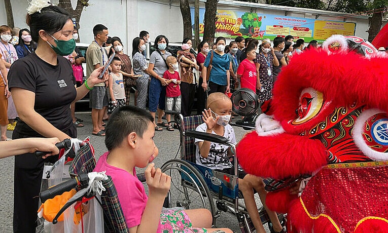 Chợ Tết Trung thu 0 đồng cho hàng nghìn em bé bệnh nặng