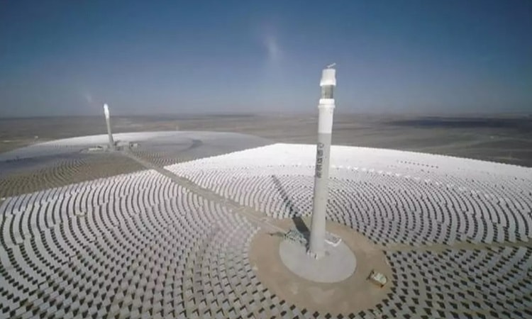 Nhà máy nhiệt điện mặt trời tháp đôi đầu tiên trên thế giới