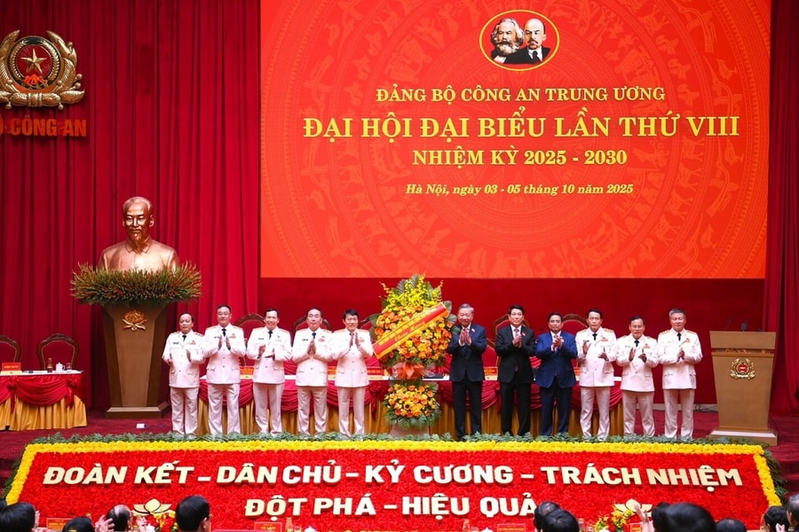 Tổng Bí thư: Lực lượng công an phải tiếp tục gương mẫu, đi đầu