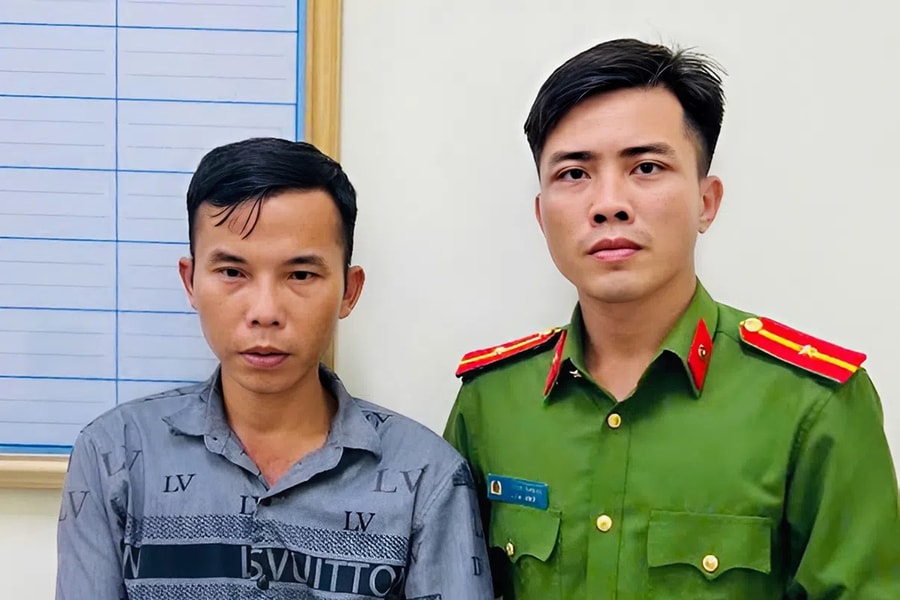 Trộm xe máy của người đi tránh lũ