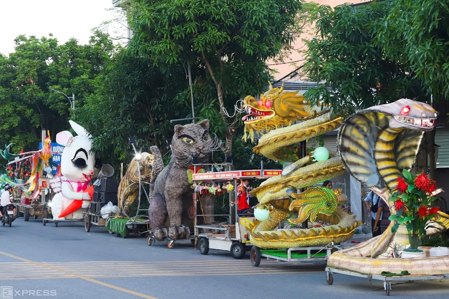 Công xưởng đèn Trung thu khổng lồ ở quê lúa