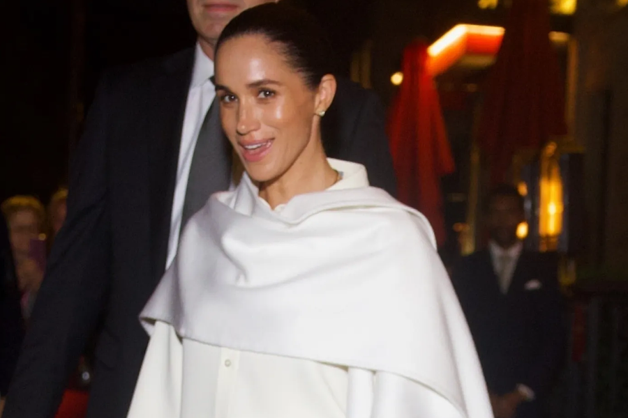 Meghan Markle lần đầu dự Tuần lễ thời trang Paris