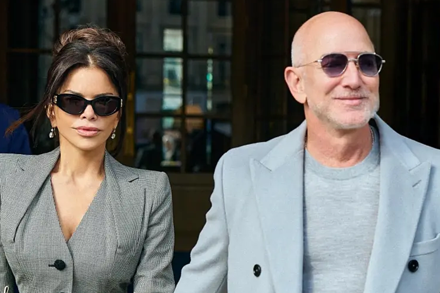 Vợ chồng tỷ phú Jeff Bezos diện đồ đôi dạo phố