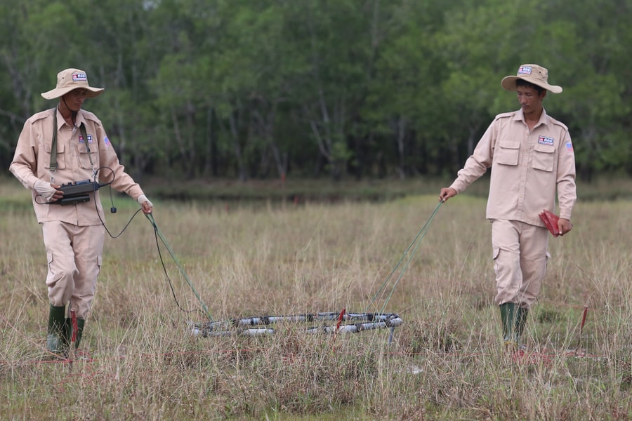 Những người làm sạch bom mìn ở Quảng Trị