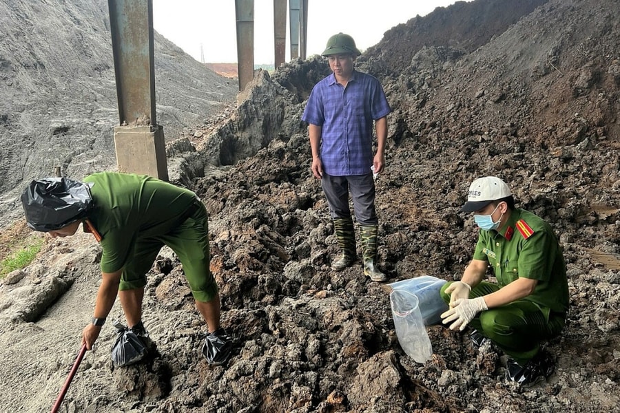 Giám đốc Tân Thuận Phong bị bắt vì đổ trộm hơn 2.000 tấn chất thải rắn