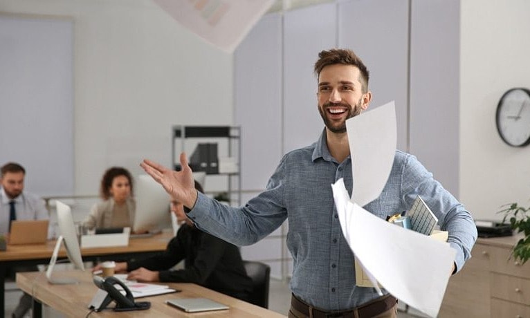 Công ty chuyển nhầm lương nhiều gấp 330 lần, nhân viên từ chối trả