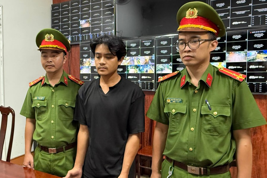 Nhân viên giao hàng chiếm đoạt 28 gói đồ chuyển phát nhanh