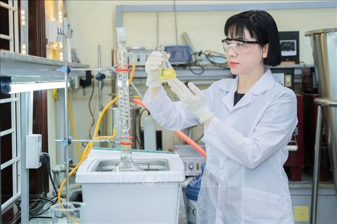 Người 'thắp lửa' đam mê khoa học cho thế hệ trẻ