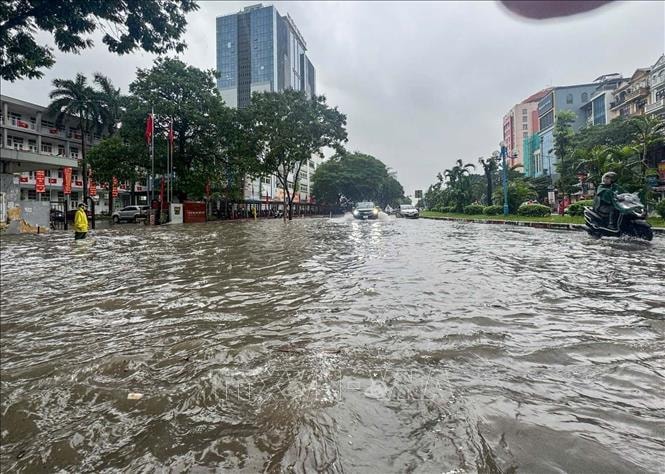 Cục Khí tượng thuỷ văn: Mưa lớn tại Hà Nội vừa qua chưa vượt đỉnh năm 2008