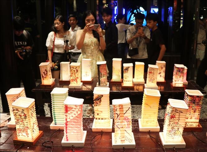 Chương trình Trung thu Hoàng cung Huế rực rỡ sắc màu và đậm chất cổ truyền