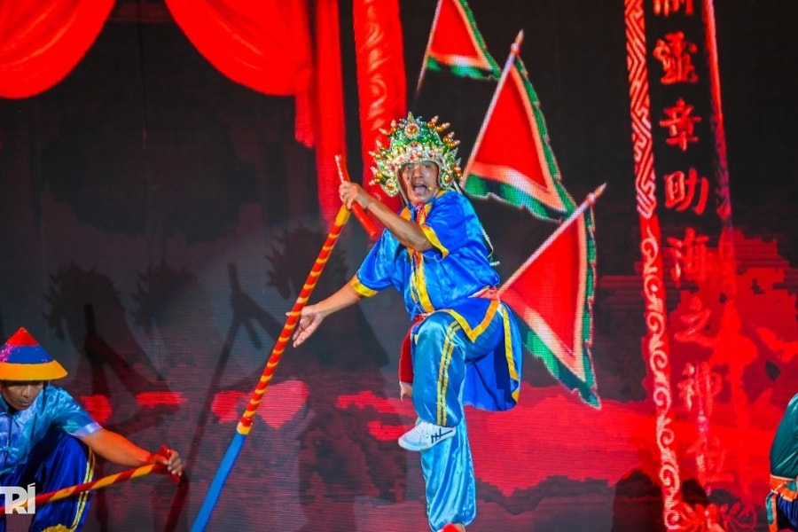 Rực rỡ đêm khai mạc Lễ hội Nghinh Ông Cần Giờ 2025