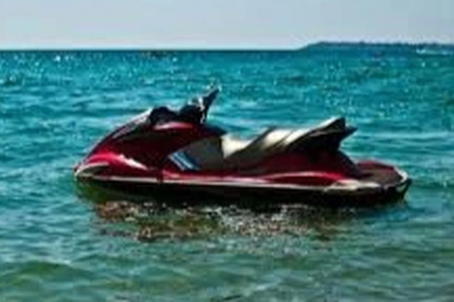 Thanh niên còn sống sau 3 ngày bị sóng đánh dạt ra biển: Điều không ai ngờ