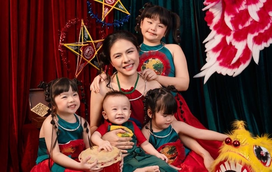 Sao Việt vui Trung thu cùng con