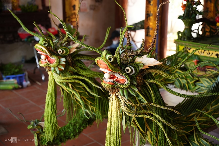 Làm kiệu lá hình rồng đón Trung thu ở ngoại thành Hà Nội