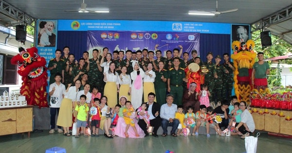 Trung thu nghĩa tình của chiến sĩ với trẻ em Làng SOS Gò Vấp