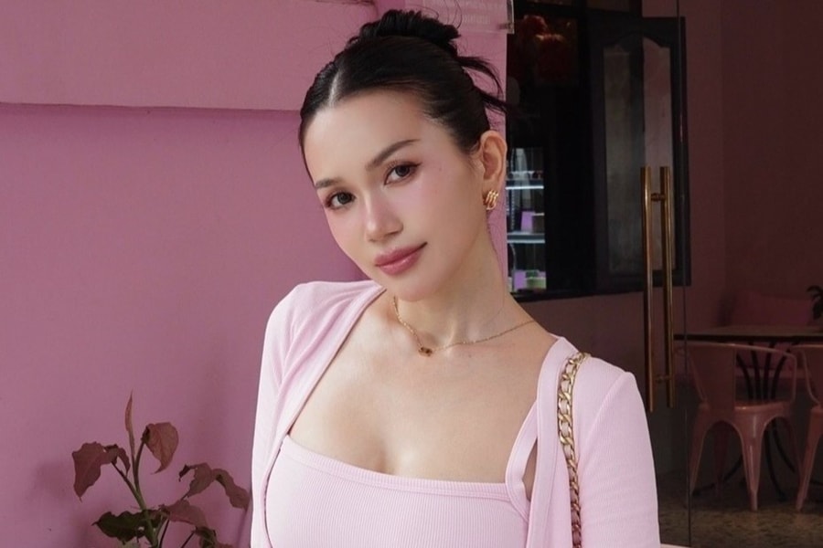 Trang phục của Sĩ Thanh vấp tranh luận