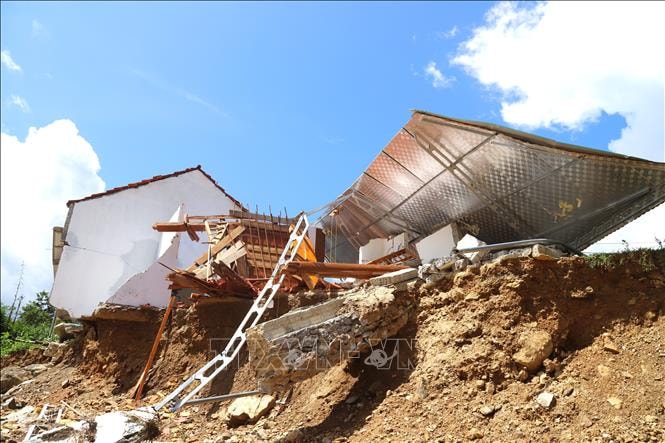 'Bão chồng bão' và bài toán ứng phó thiên tai bền vững