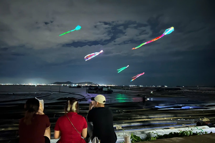 Đờn ca tài tử và nghệ thuật thả diều làm rực sáng Lễ hội Nghinh Ông Cần Giờ 2025