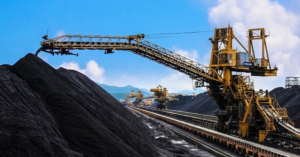 Thủ tướng: Tuyệt đối không để xảy ra tình trạng thiếu than cho sản xuất điện