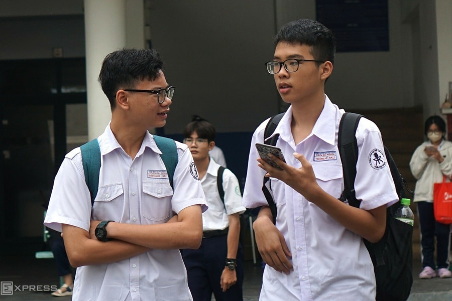 16 trường ở TP HCM siết dùng điện thoại vào giờ ra chơi