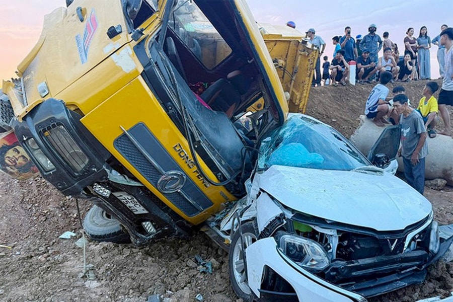 Tài xế không giảm tốc độ ở ngã tư, gây tai nạn 5 người bị thương