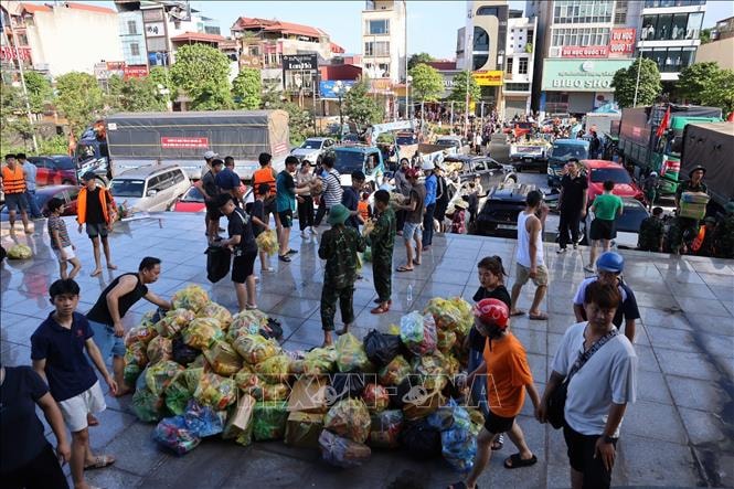 Miễn phí đường bộ cho các phương tiện vận chuyển hàng cứu trợ