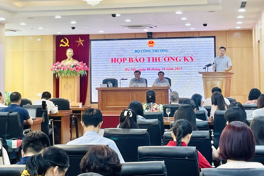 Kim ngạch xuất nhập khẩu hàng hóa năm 2025 có thể đạt mốc mới khoảng 900 tỷ USD