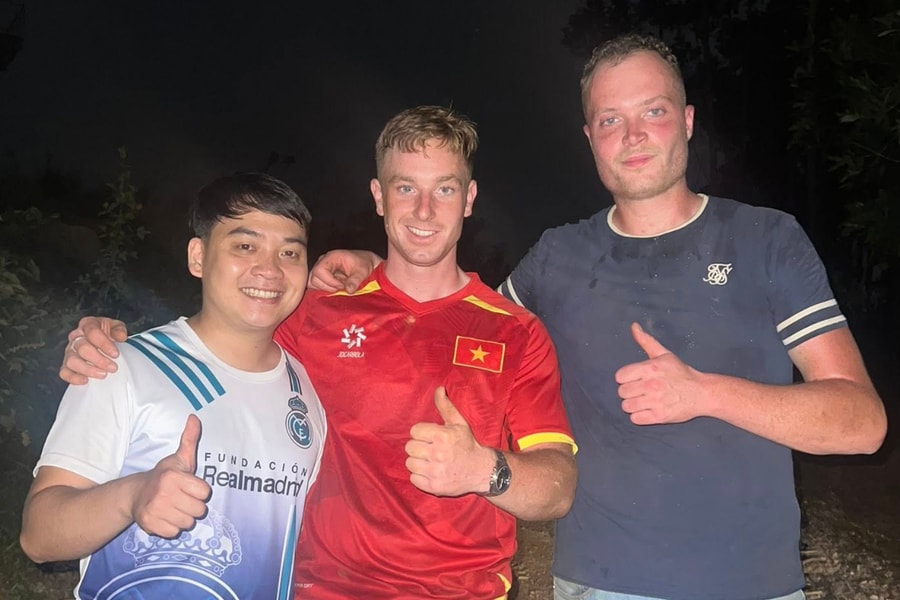 Huy động máy cày vào rừng sâu cứu hai khách Hà Lan bị lạc