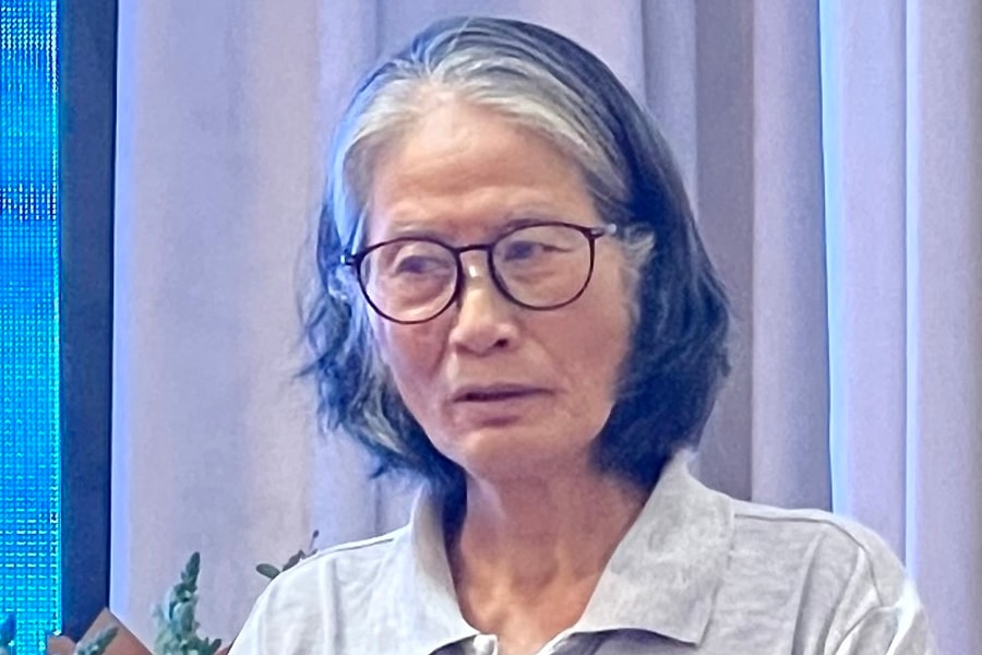 'Nhà văn đừng hạ bệ nhau'