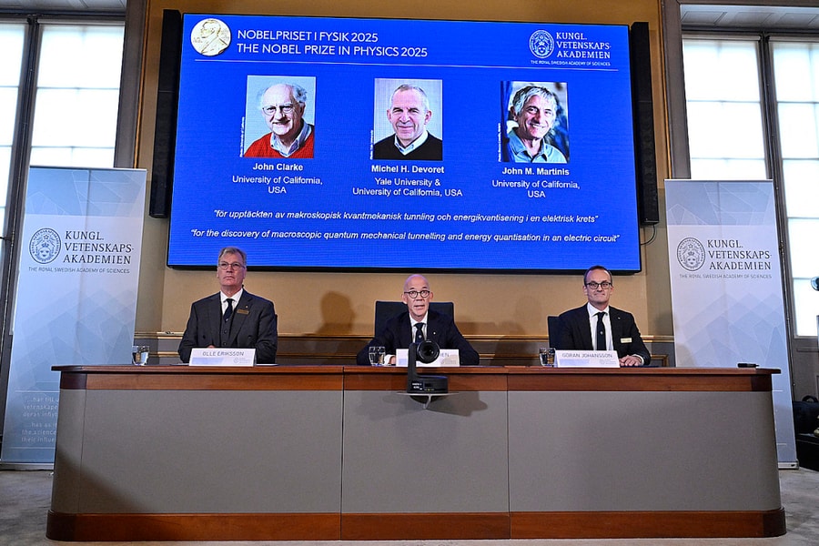 Sự kết hợp khác biệt giúp ba nhà khoa học thắng giải Nobel Vật lý 2025