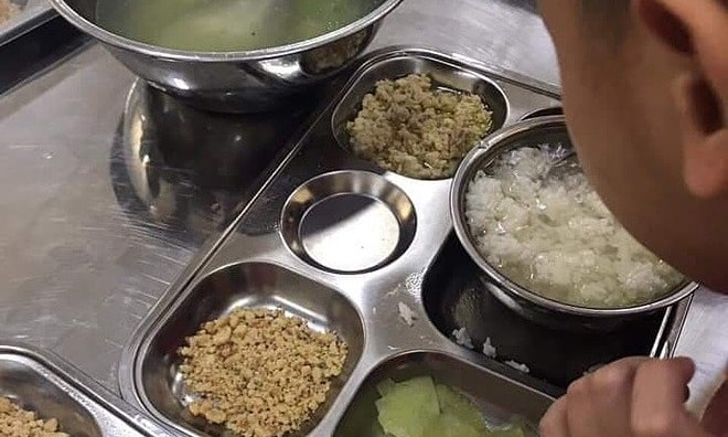 Tôi thấy nghẹn vì những suất ăn bán trú 30 K nhưng chất lượng như 10 K