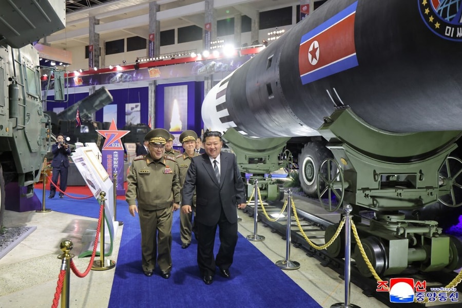 Dàn vũ khí hiện đại ở triển lãm quốc phòng Triều Tiên