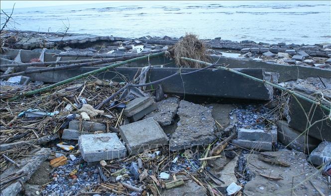 Bờ kè trăm tỷ tại Ninh Bình đổ nát sau mưa bão