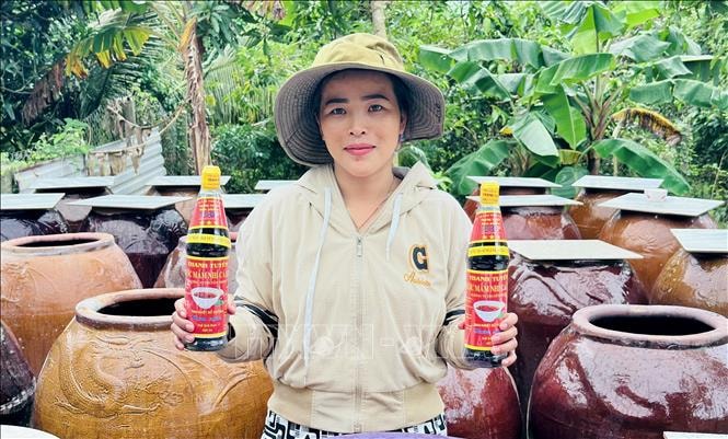 Giữ hồn quê trong từng giọt nước mắm cá linh