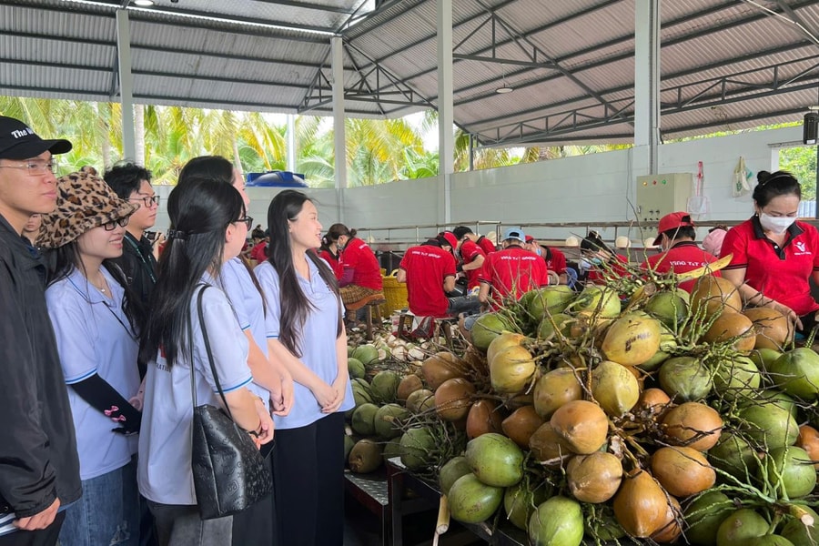 'Ươm mầm' cho sinh viên phát triển nông sản Việt