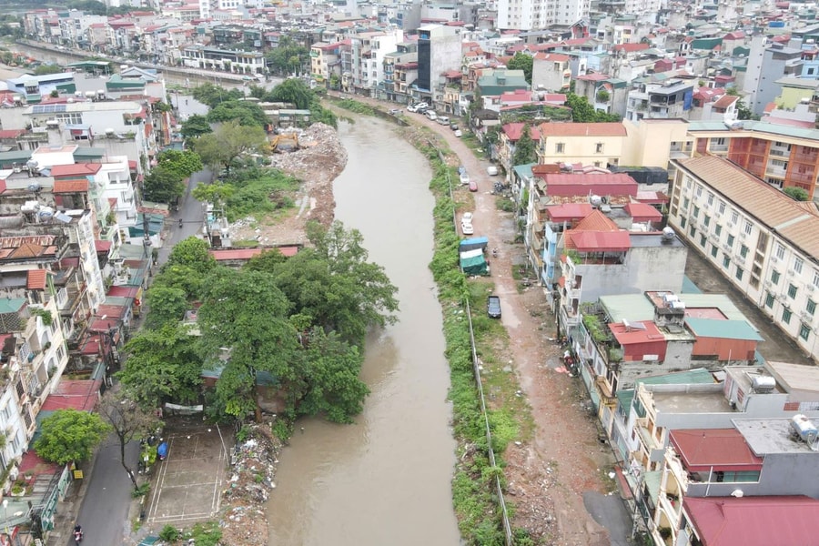 Cận cảnh 'nút thắt cổ chai' khiến trạm bơm nghìn tỷ 'khát nước' dù Hà Nội ngập trắng