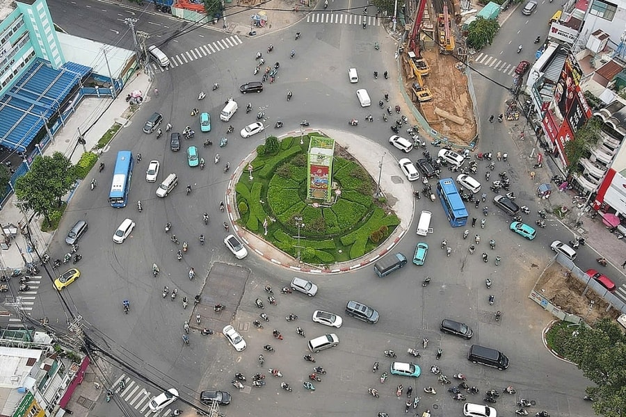 Xén vòng xoay công trường Dân Chủ để làm metro Bến Thành - Tham Lương