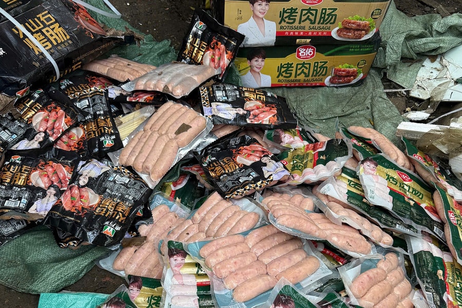 1,7 tấn xúc xích, lạp xưởng không rõ nguồn gốc suýt tuồn ra thị trường