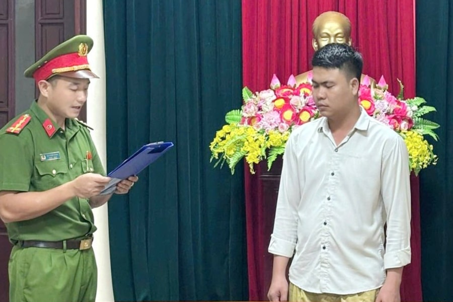 Tài xế xe chở 50 tấn đá gây tai nạn do không giảm tốc độ qua ngã tư