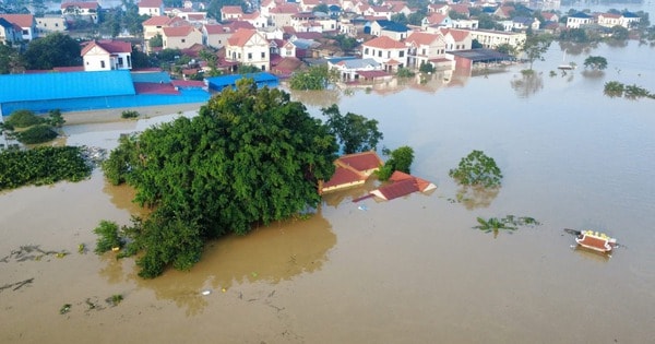 VIDEO: Nhiều khu dân cư ở Bắc Ninh nước ngập mái nhà trong trận lũ lịch sử