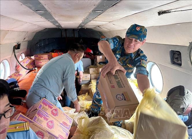 Điều hành an toàn cho các chuyến bay cứu trợ nhân đạo tới vùng lũ