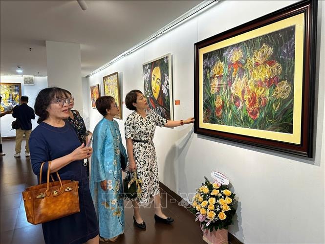 'Màu phái đẹp'- Triển lãm tôn vinh phụ nữ Việt