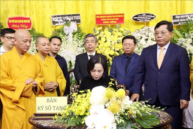 Lãnh đạo Đảng, Nhà nước, Ủy ban Trung ương MTTQ Việt Nam viếng Hòa thượng Phó Pháp chủ Thích Trí Tịnh