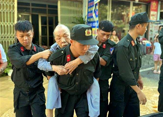 Lật xuồng tại xã Hữu Lũng (Lạng Sơn), 7 cán bộ được cứu an toàn