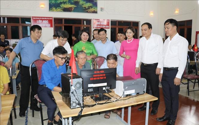 Chuyển đổi số lấy người dân làm trung tâm